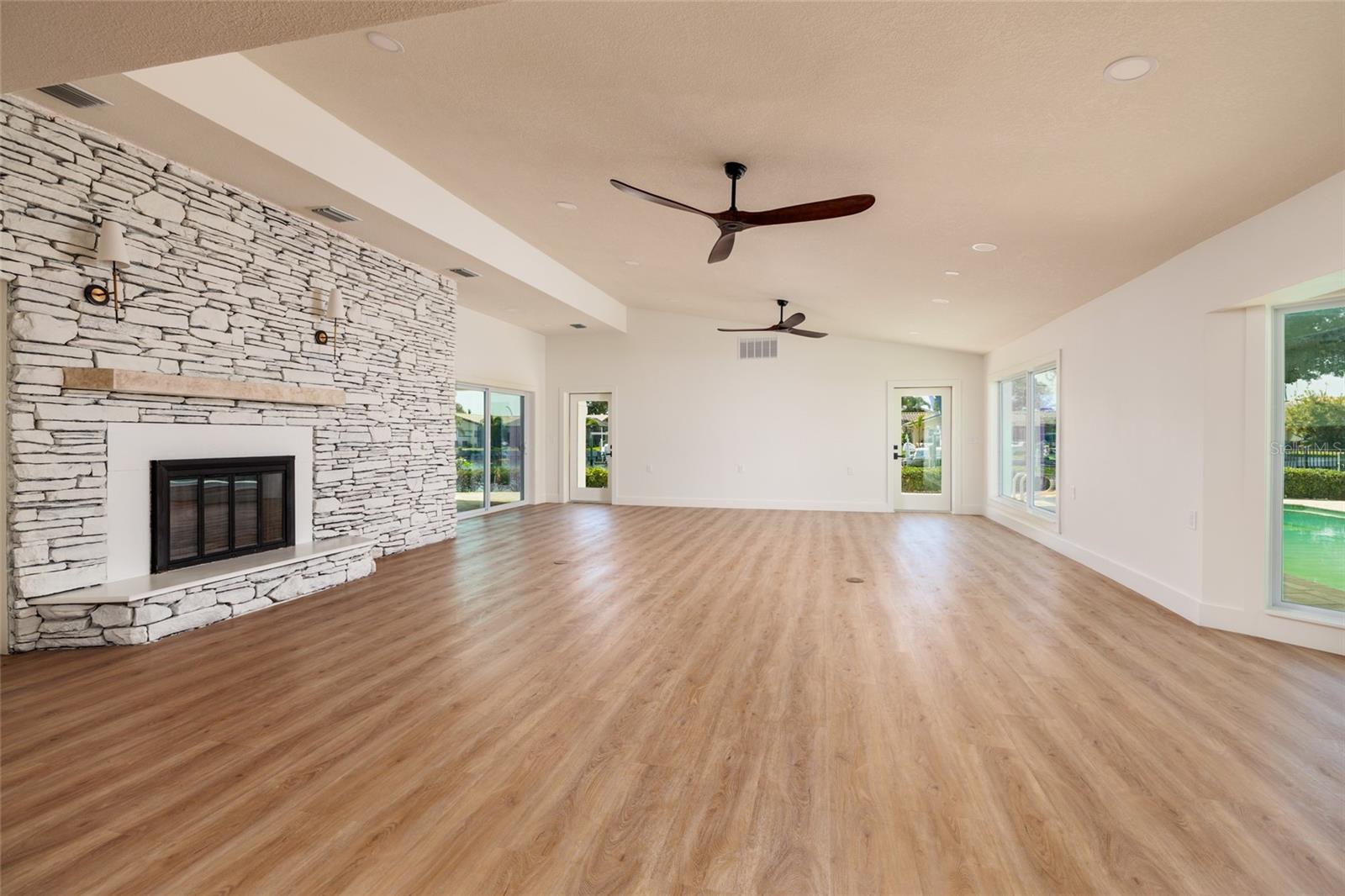 2063 ILLINOIS AVE NE, ST PETERSBURG, FL, 33703