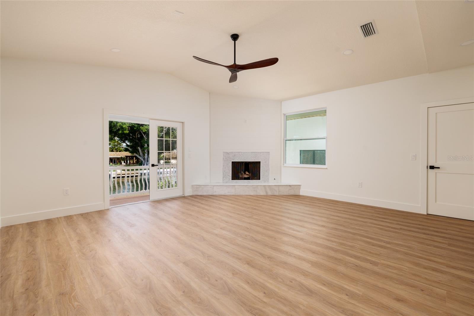 2063 ILLINOIS AVE NE, ST PETERSBURG, FL, 33703