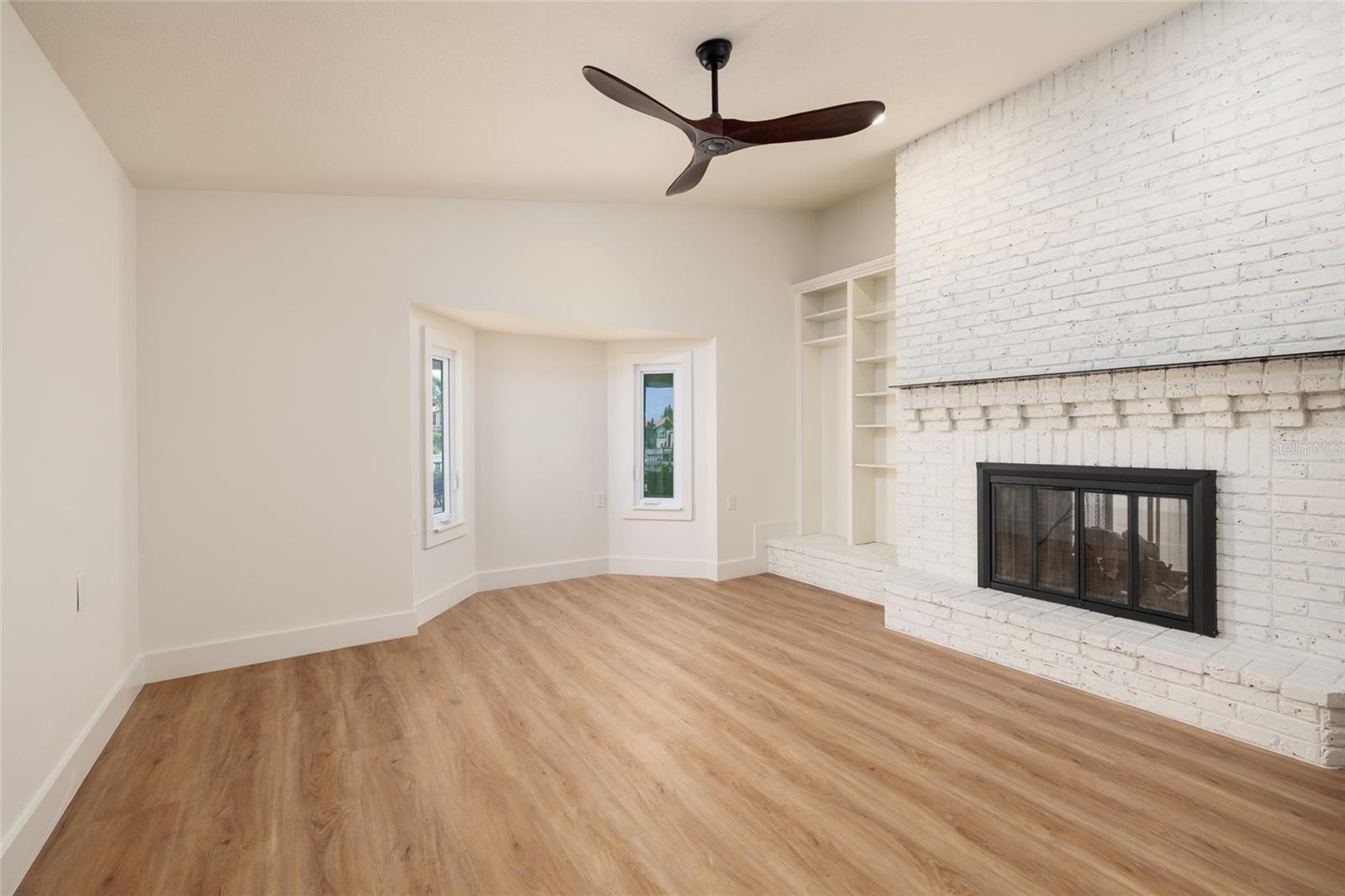 2063 ILLINOIS AVE NE, ST PETERSBURG, FL, 33703
