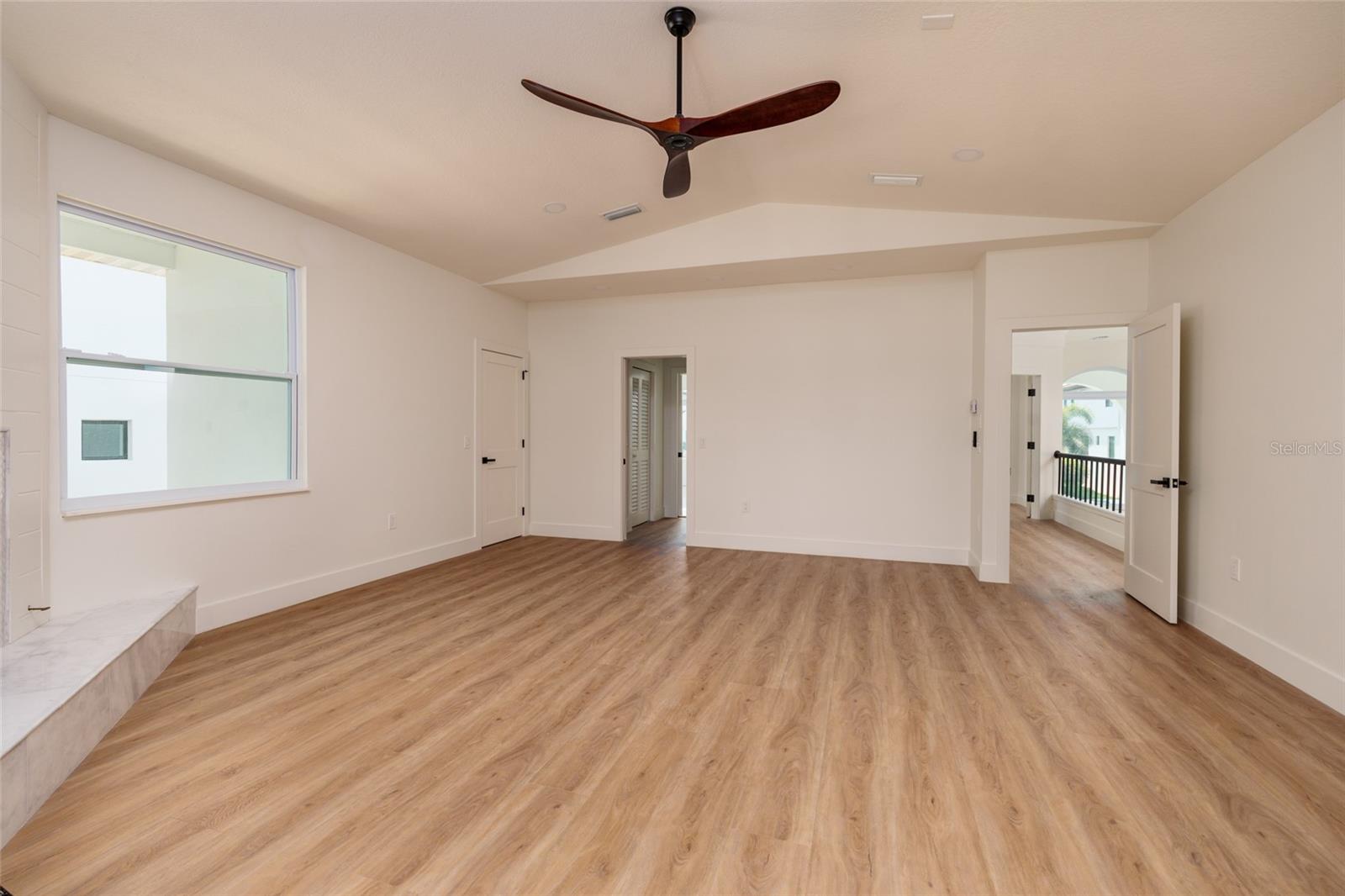 2063 ILLINOIS AVE NE, ST PETERSBURG, FL, 33703