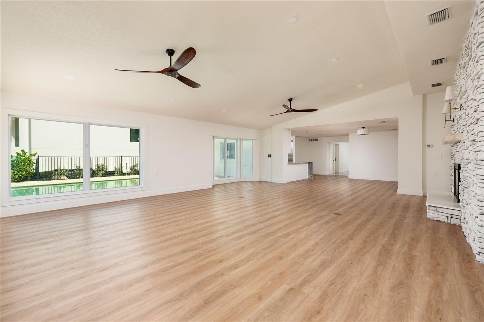 2063 ILLINOIS AVE NE, ST PETERSBURG, FL, 33703