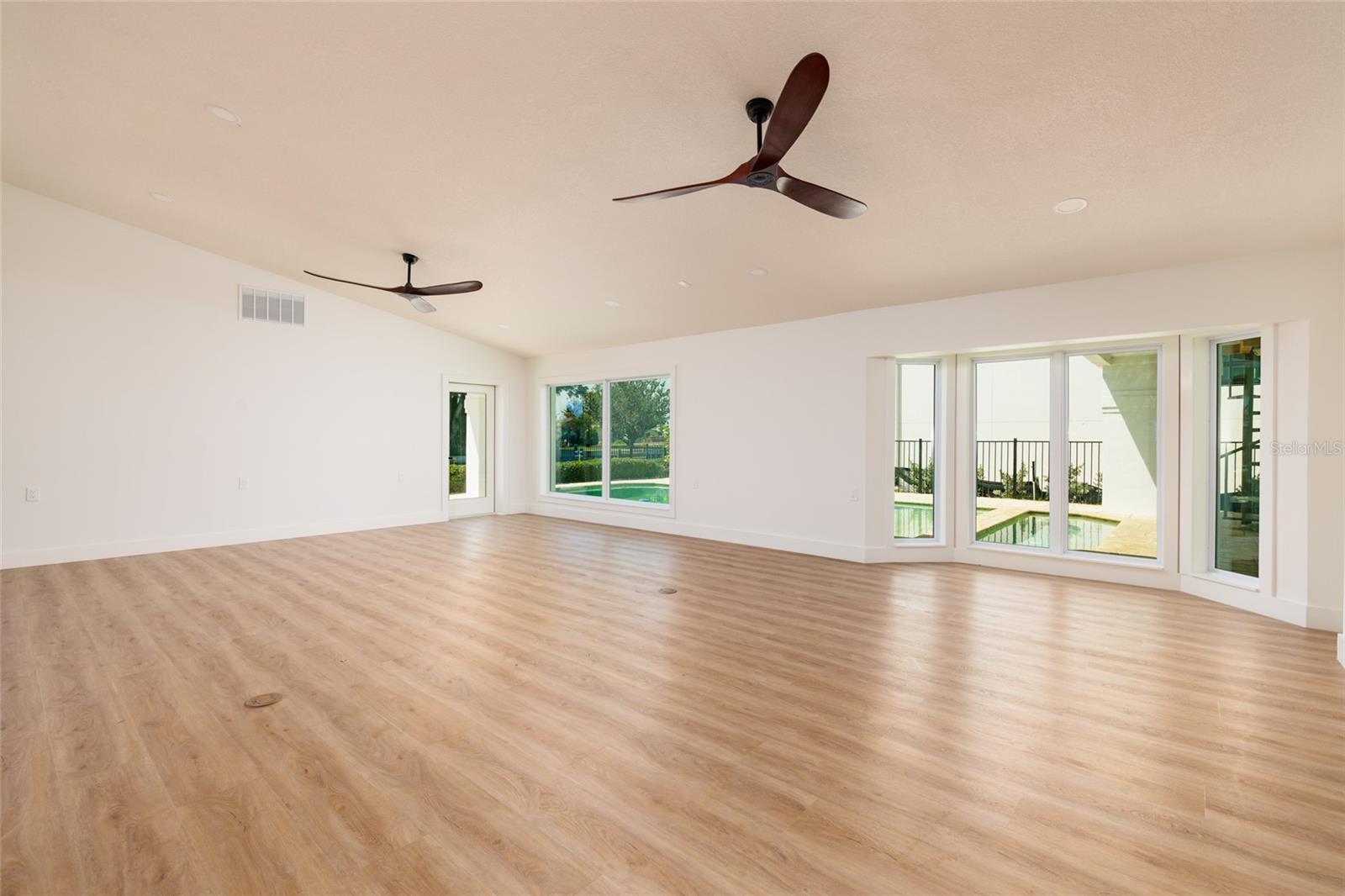 2063 ILLINOIS AVE NE, ST PETERSBURG, FL, 33703