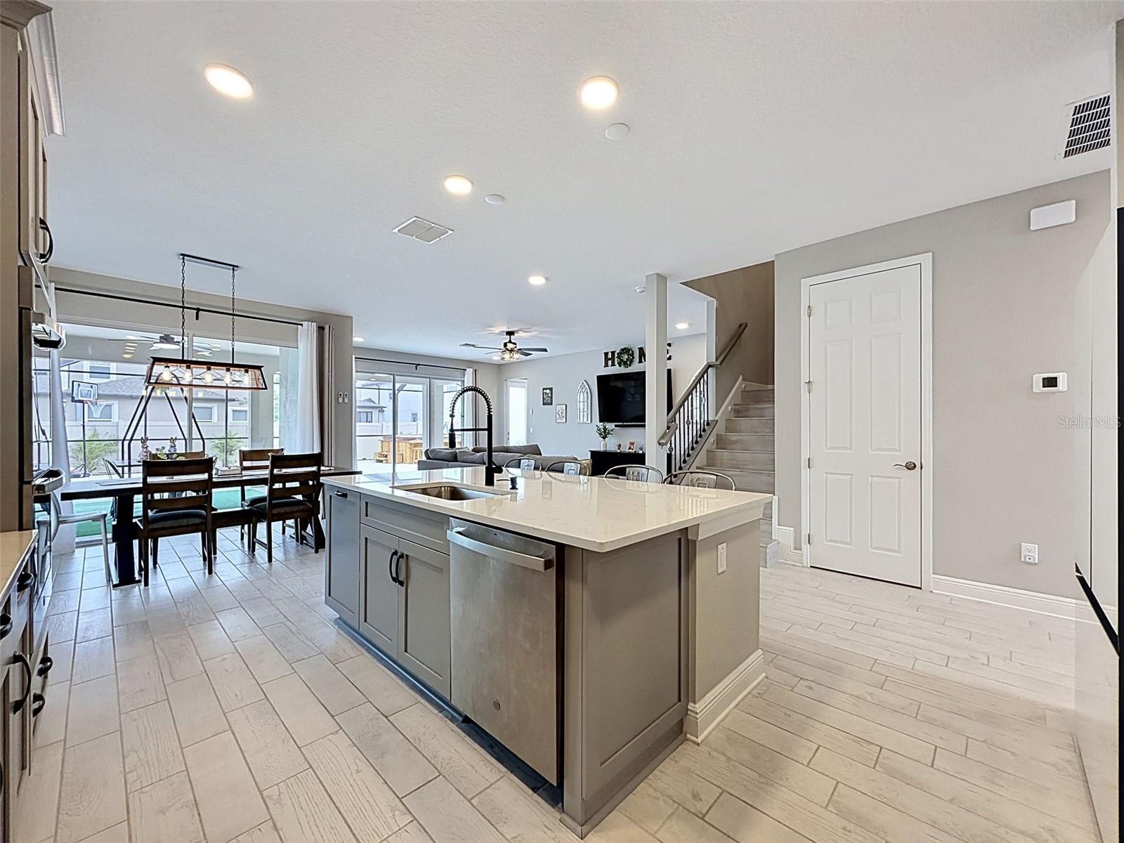 33163 SYCAMORE LEAF DR, WESLEY CHAPEL, FL, 33545