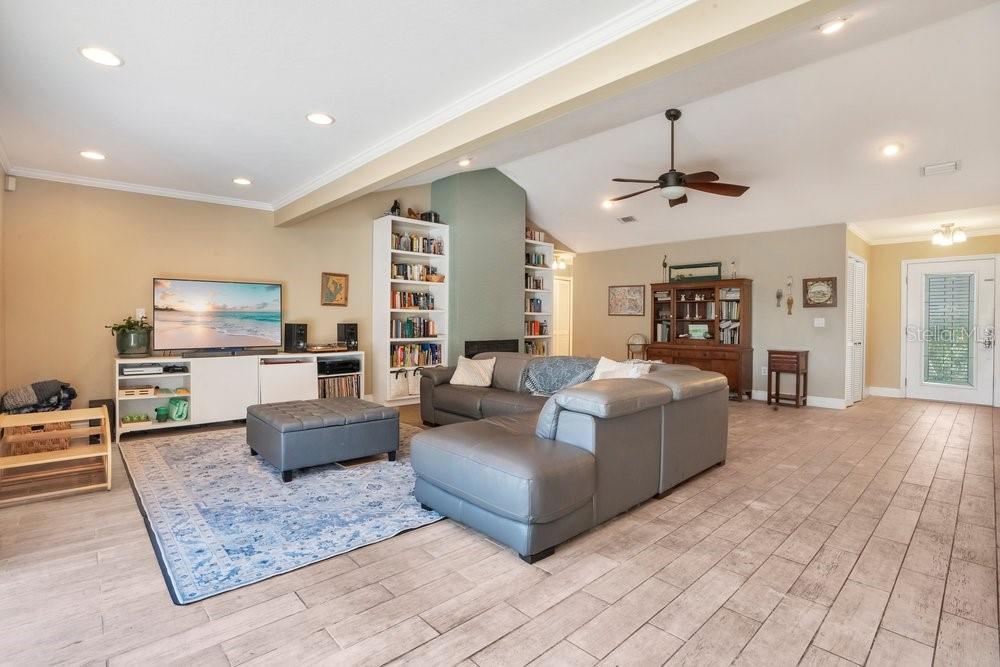 3858 SHORE BLVD, OLDSMAR, FL, 34677