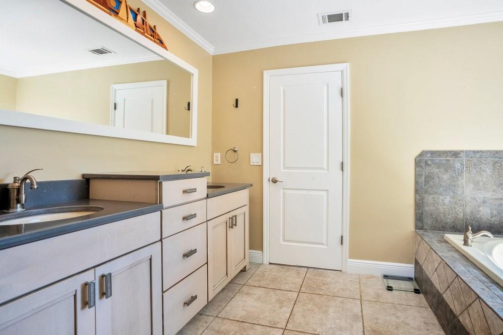3858 SHORE BLVD, OLDSMAR, FL, 34677