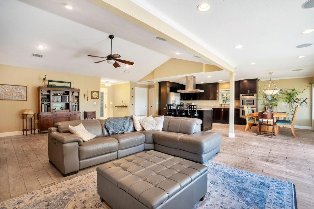 3858 SHORE BLVD, OLDSMAR, FL, 34677