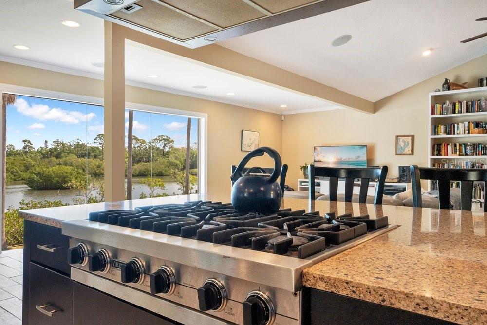 3858 SHORE BLVD, OLDSMAR, FL, 34677