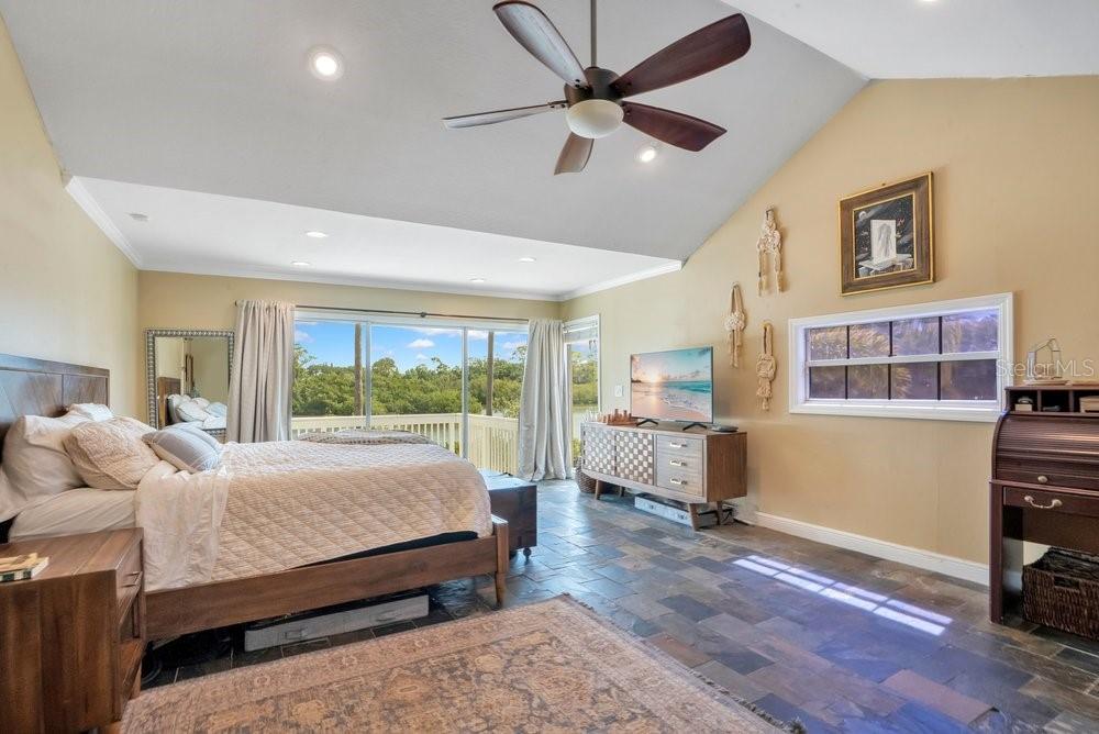 3858 SHORE BLVD, OLDSMAR, FL, 34677