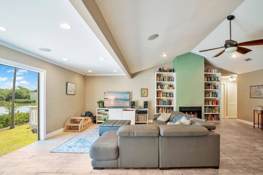 3858 SHORE BLVD, OLDSMAR, FL, 34677