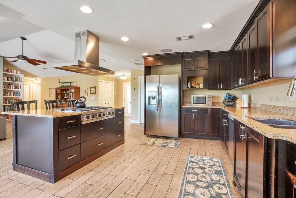 3858 SHORE BLVD, OLDSMAR, FL, 34677