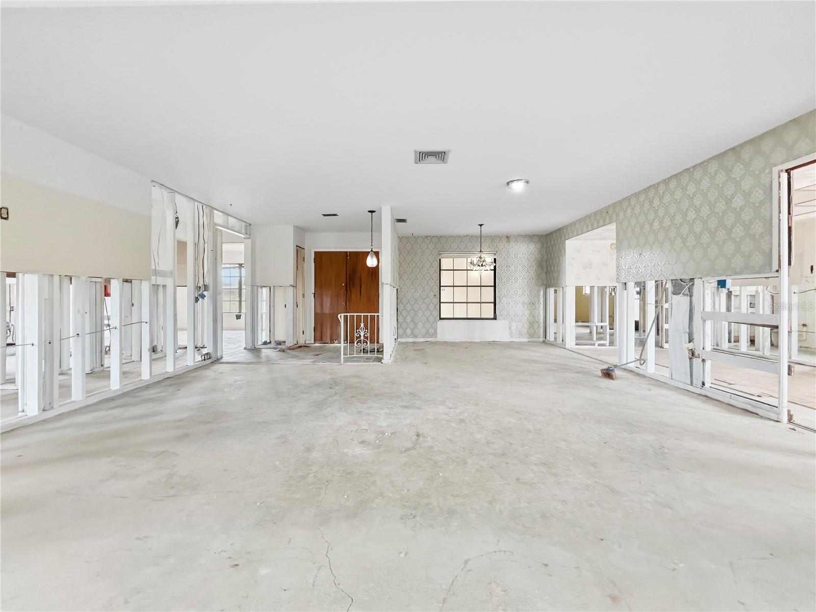 750 115TH AVE, TREASURE ISLAND, FL, 33706