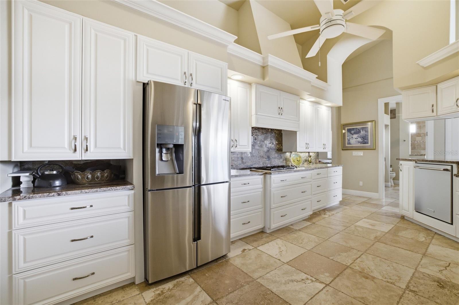2504 CALOOSA SHORES DR, LABELLE, FL, 33935