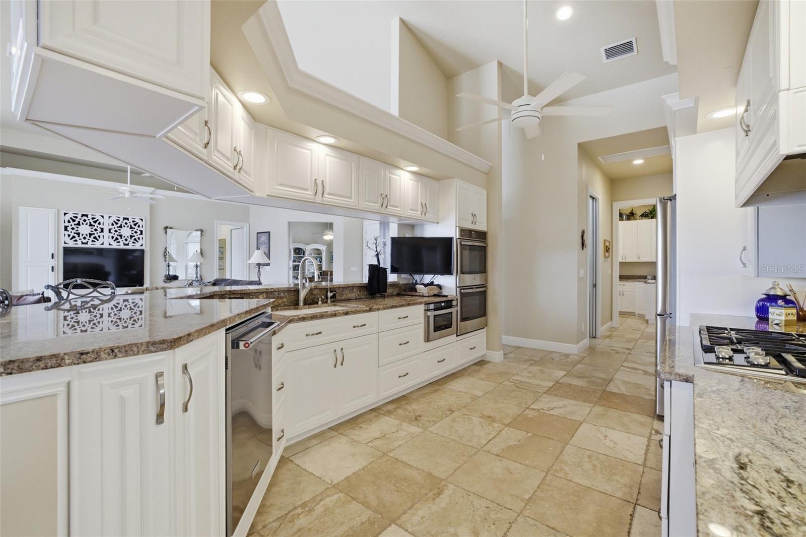 2504 CALOOSA SHORES DR, LABELLE, FL, 33935