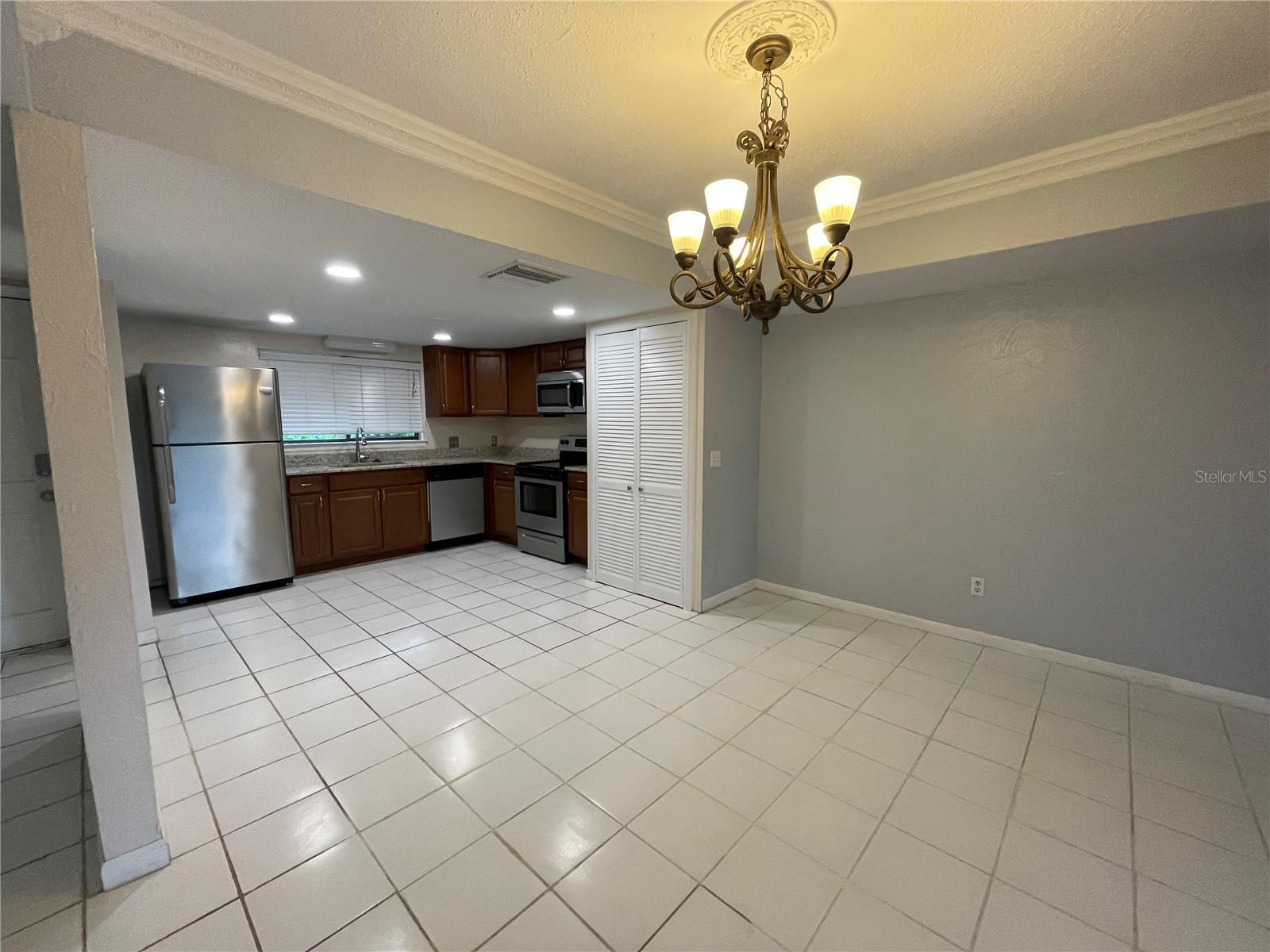 710 RAYMOND CIR, ALTAMONTE SPRINGS, FL, 32714