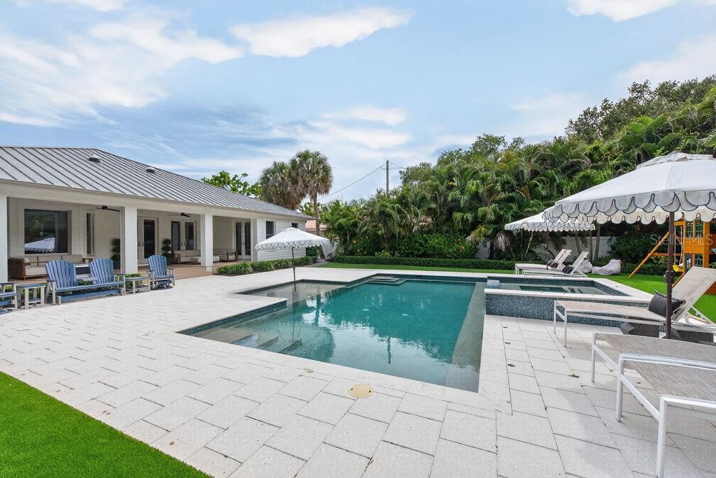 140 MIRAMAR BLVD NE, ST PETERSBURG, FL, 33704