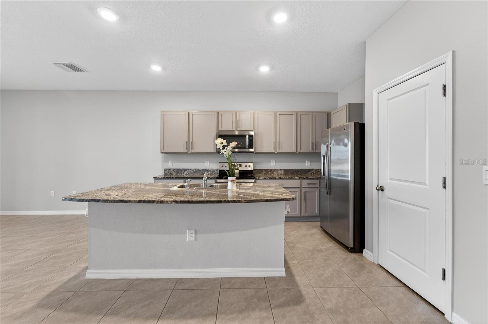 188 MANGROVE SHADE CIR, APOLLO BEACH, FL, 33572