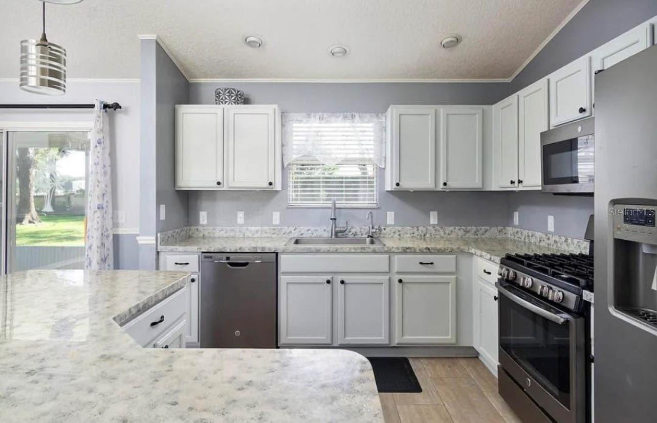 104 CHERRY BLOSSOM LN, LADY LAKE, FL, 32159