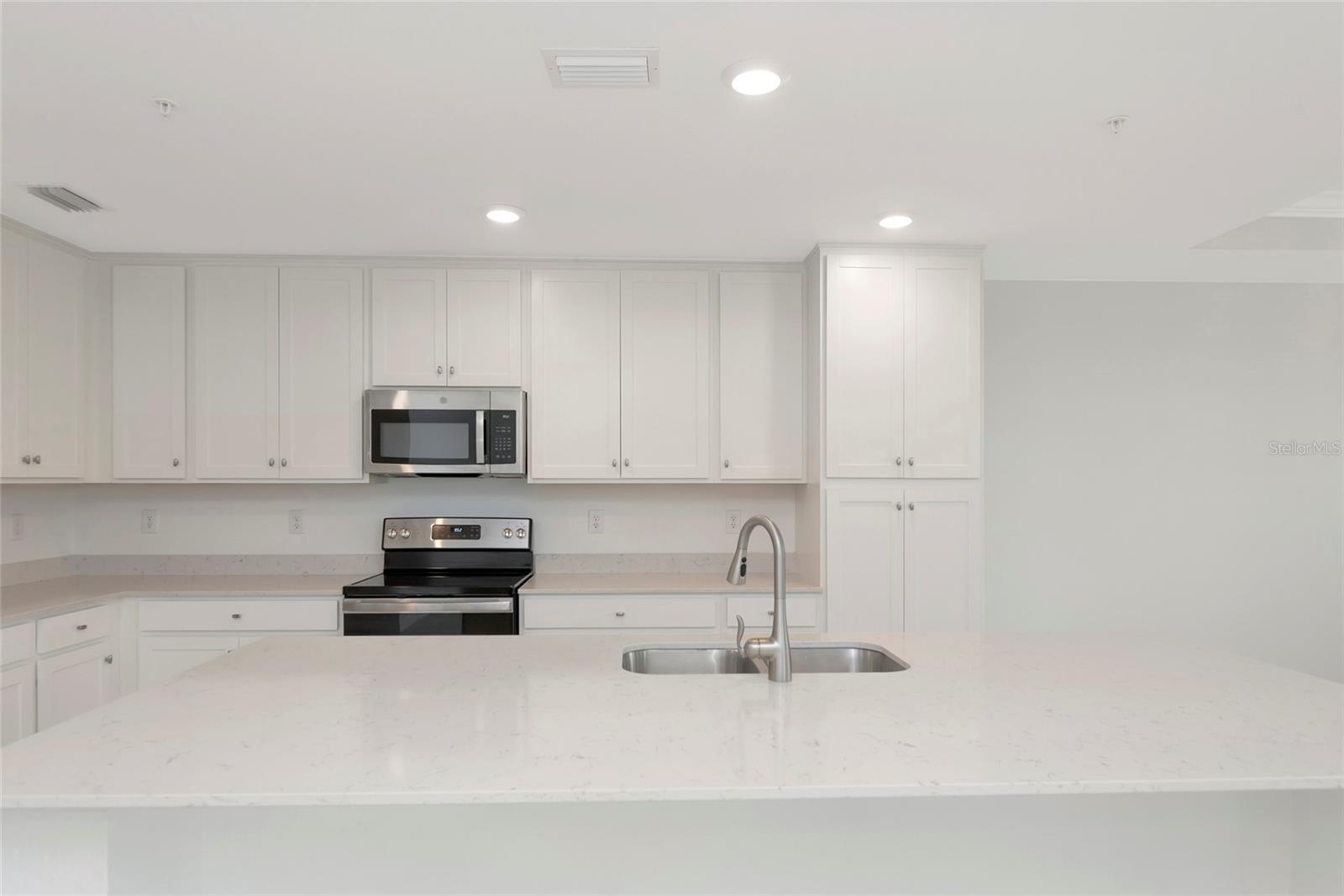 18114 GAWTHROP DR #107, LAKEWOOD RANCH, FL, 34211
