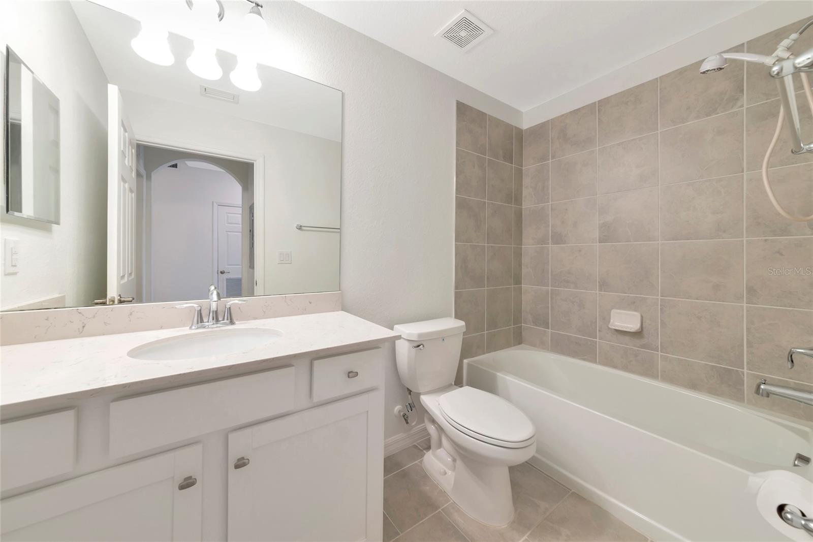18114 GAWTHROP DR #107, LAKEWOOD RANCH, FL, 34211