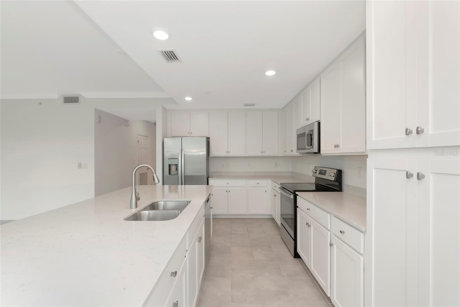 18114 GAWTHROP DR #107, LAKEWOOD RANCH, FL, 34211
