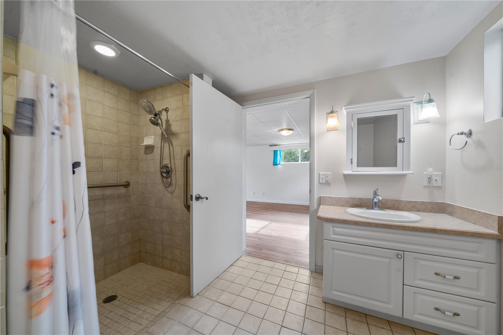 2002 NW 11TH RD, GAINESVILLE, FL, 32605