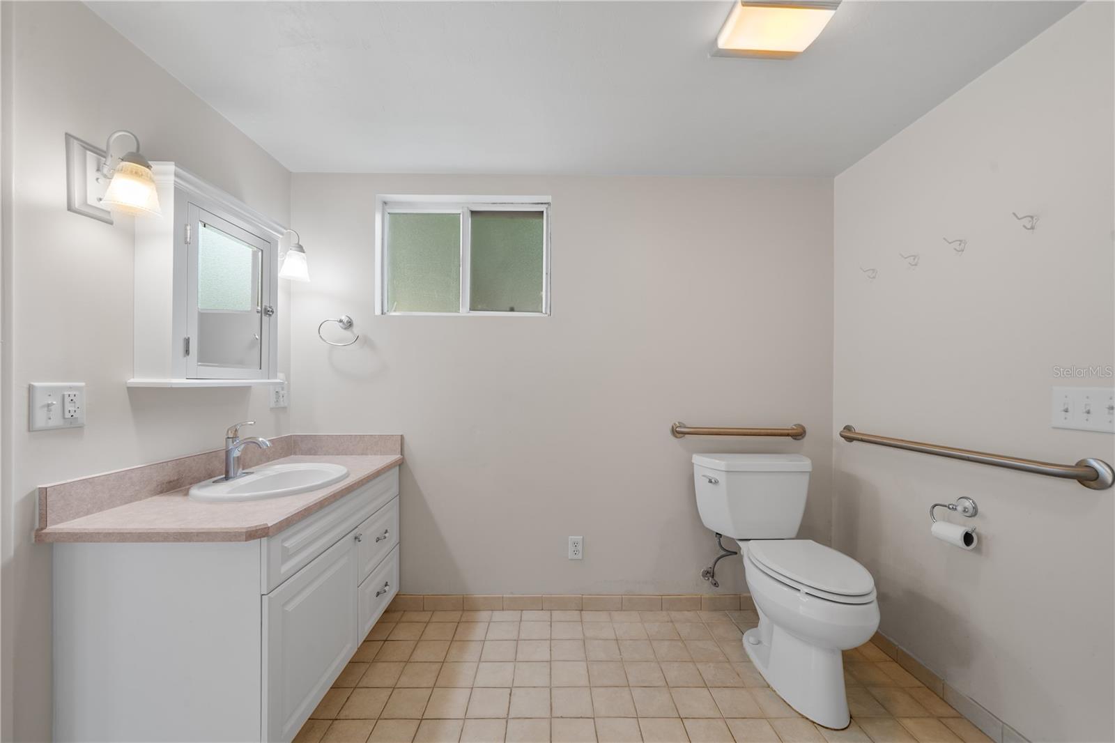 2002 NW 11TH RD, GAINESVILLE, FL, 32605