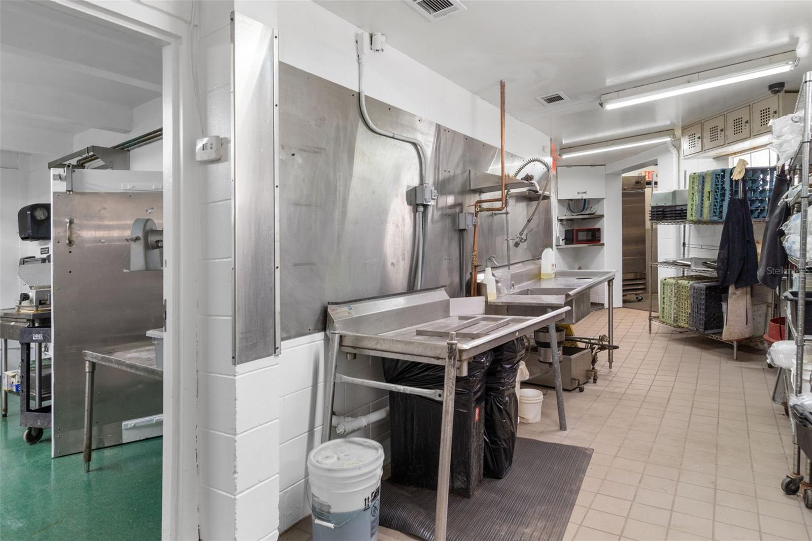 5300 E SILVER SPRINGS BLVD #B, SILVER SPRINGS, FL, 34488