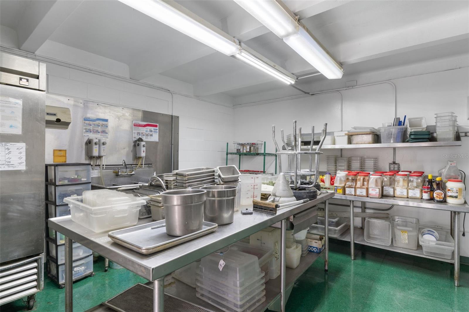 5300 E SILVER SPRINGS BLVD #B, SILVER SPRINGS, FL, 34488