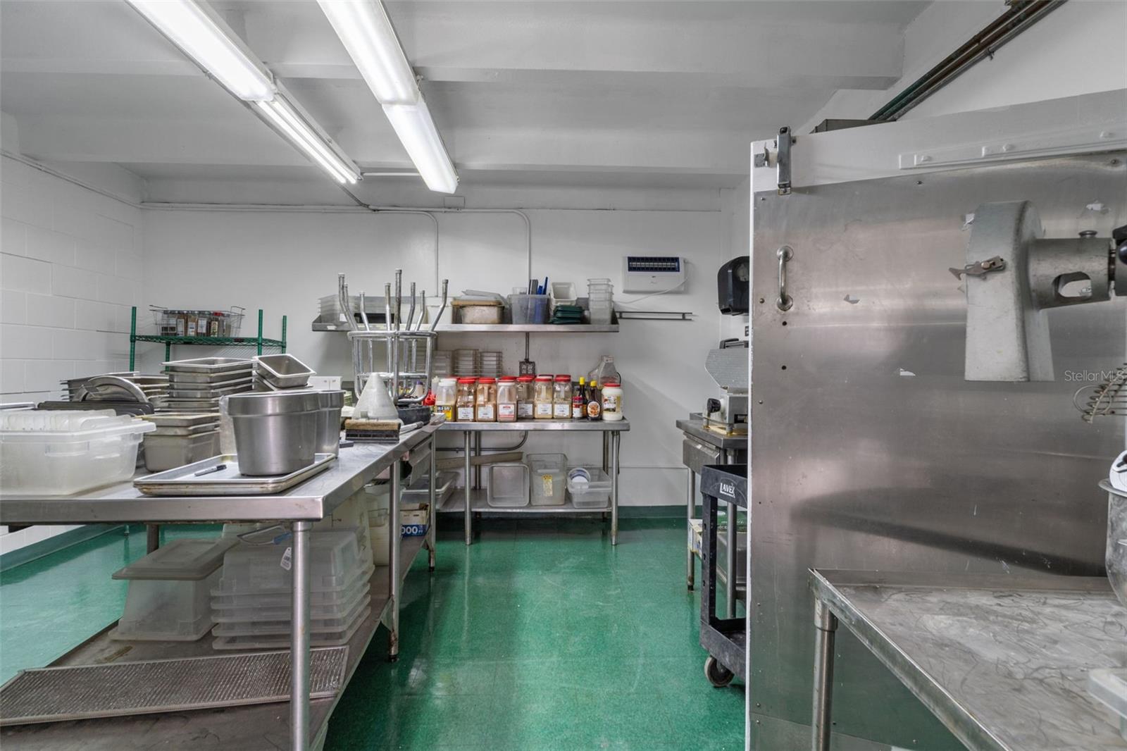 5300 E SILVER SPRINGS BLVD #B, SILVER SPRINGS, FL, 34488