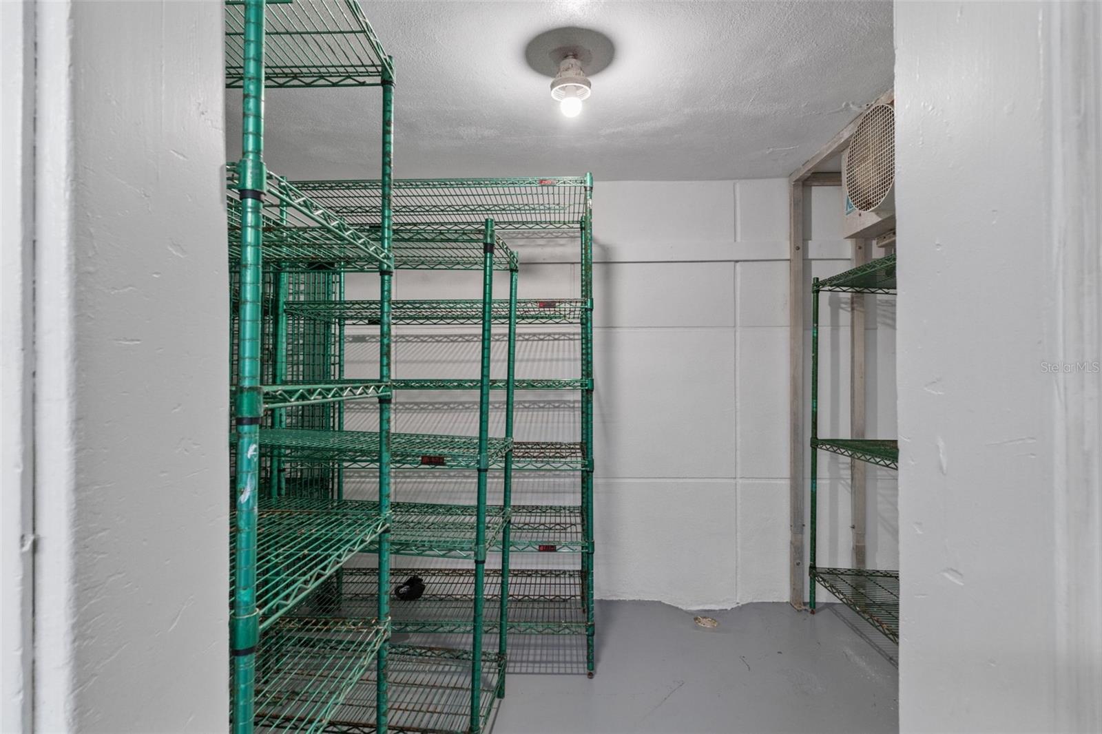 5300 E SILVER SPRINGS BLVD #B, SILVER SPRINGS, FL, 34488