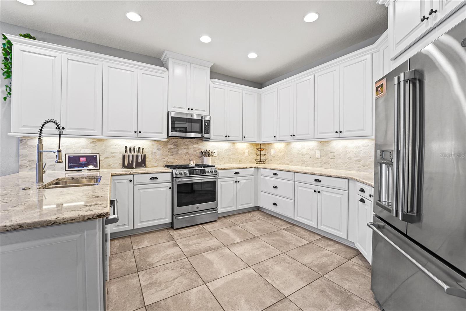 8903 ARABELLA LN, SEMINOLE, FL, 33777