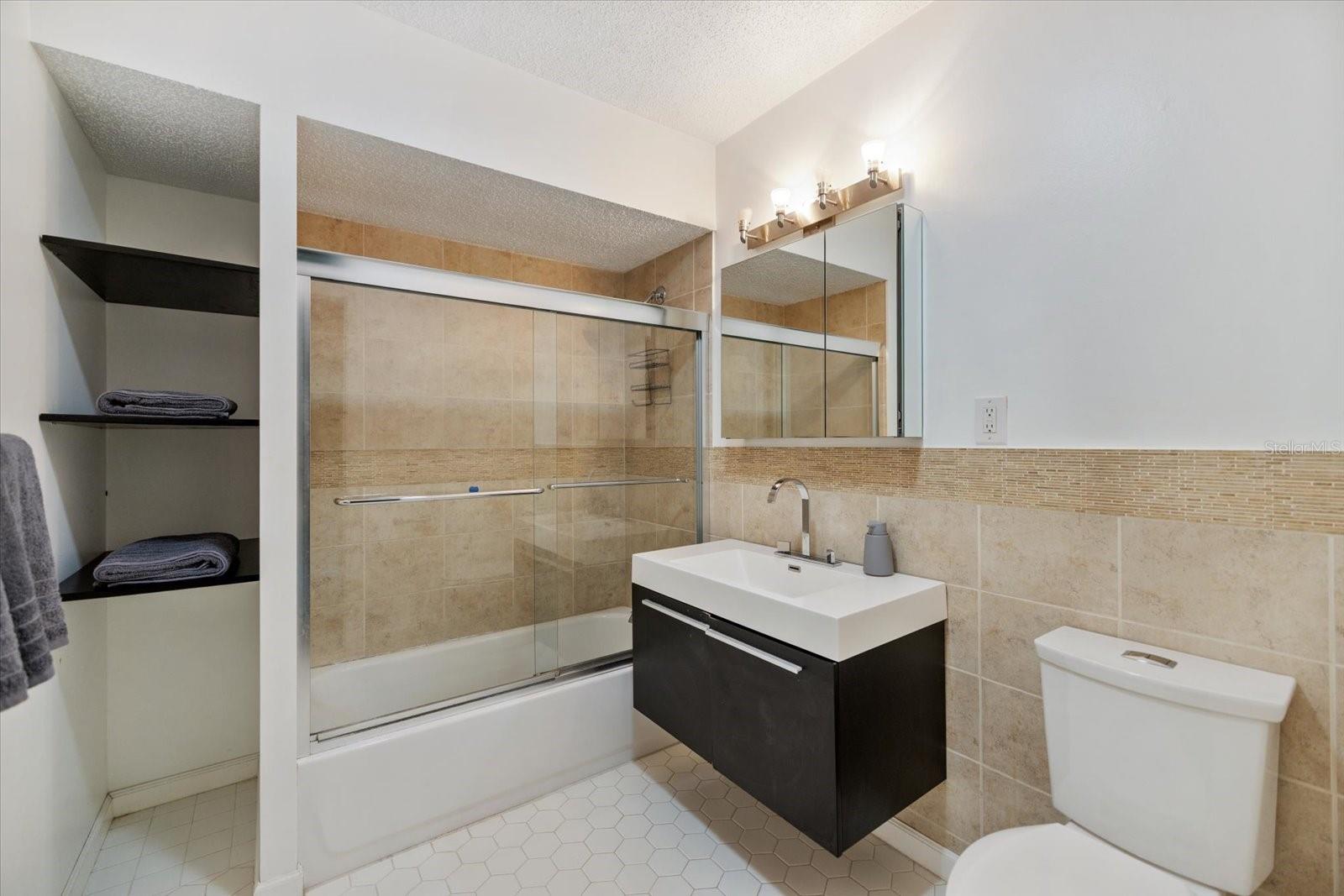 818 PLUM TREE LN, SARASOTA, FL, 34243