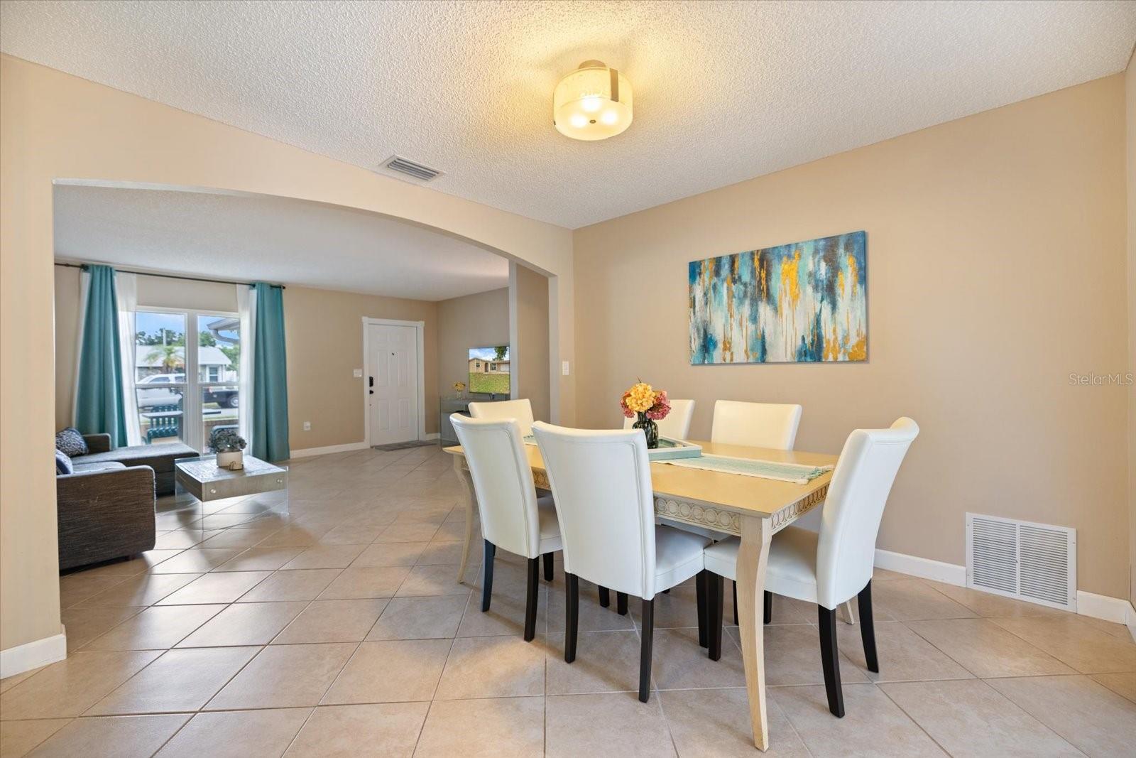 818 PLUM TREE LN, SARASOTA, FL, 34243