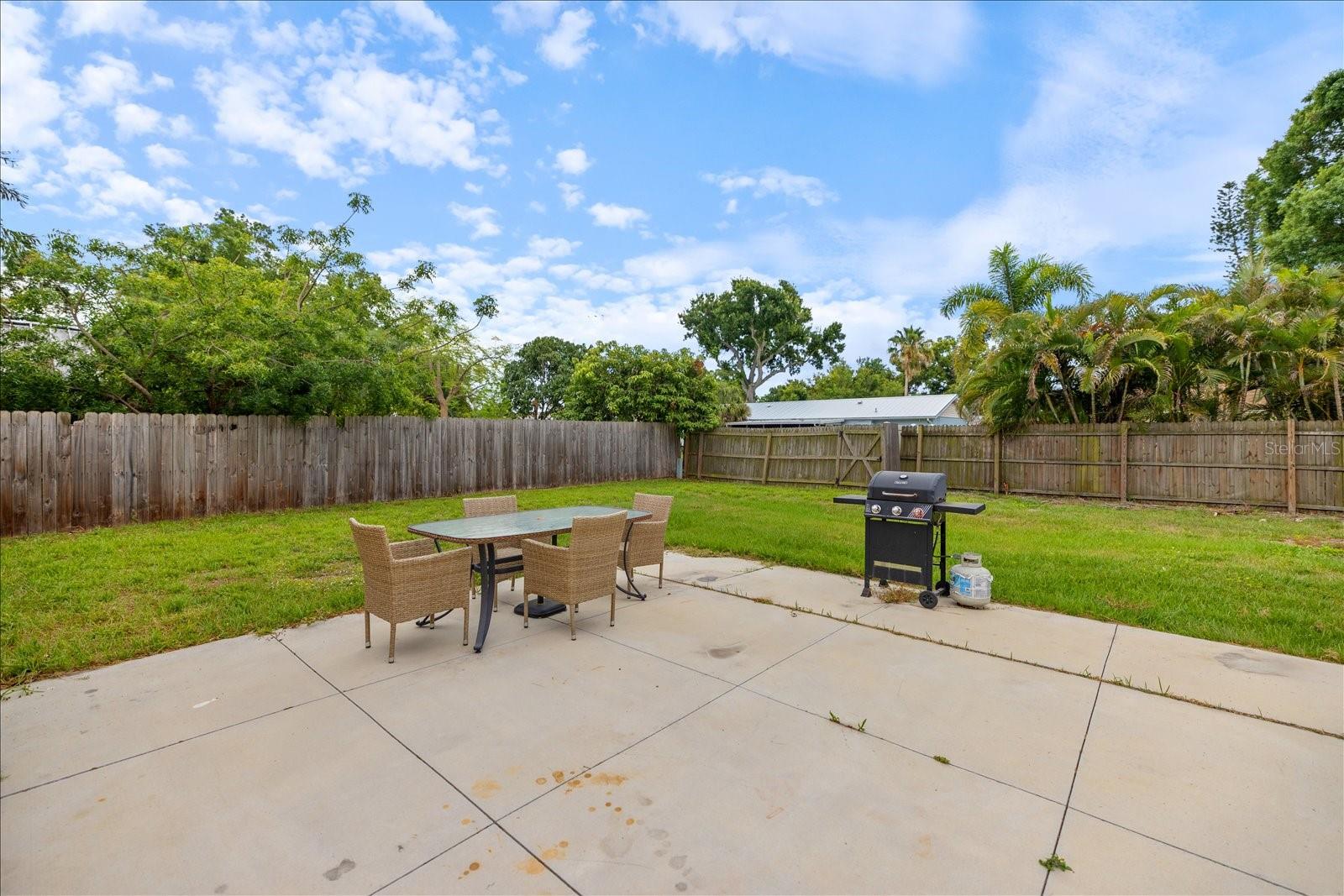 818 PLUM TREE LN, SARASOTA, FL, 34243