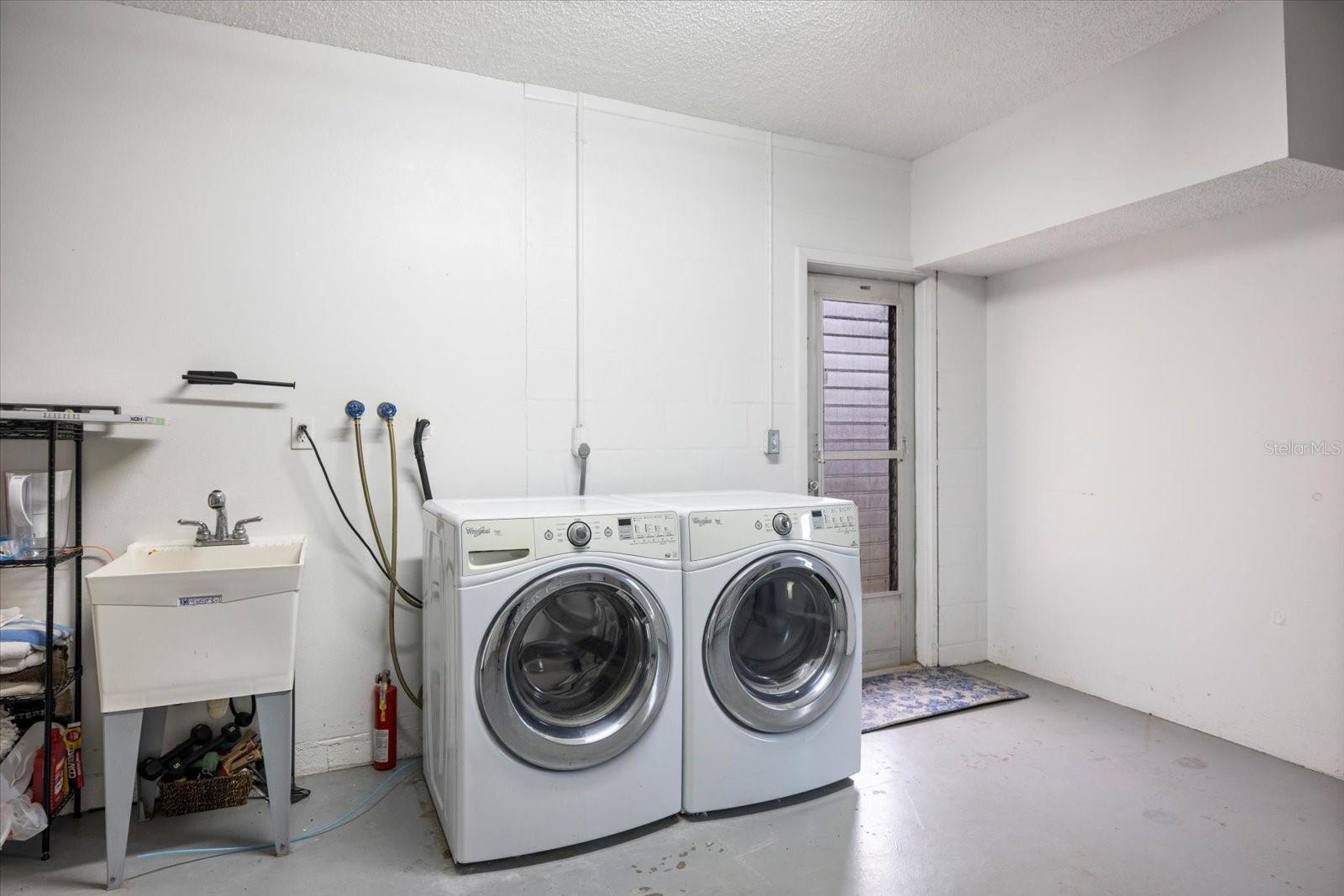 818 PLUM TREE LN, SARASOTA, FL, 34243