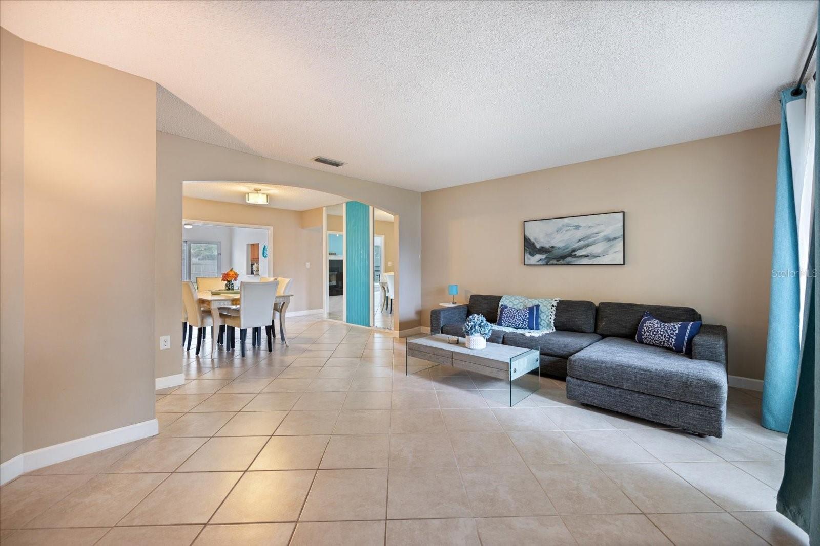 818 PLUM TREE LN, SARASOTA, FL, 34243