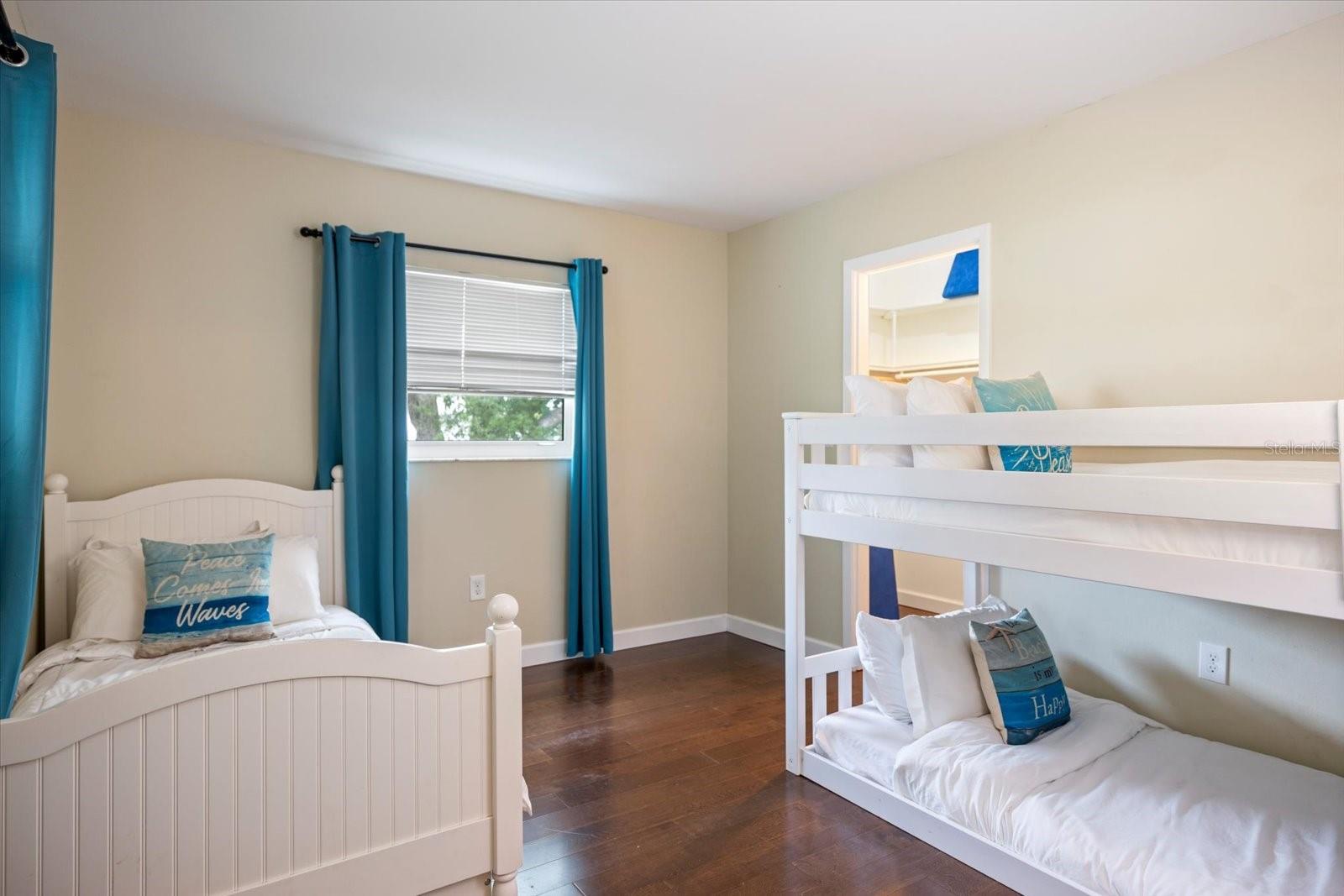 818 PLUM TREE LN, SARASOTA, FL, 34243