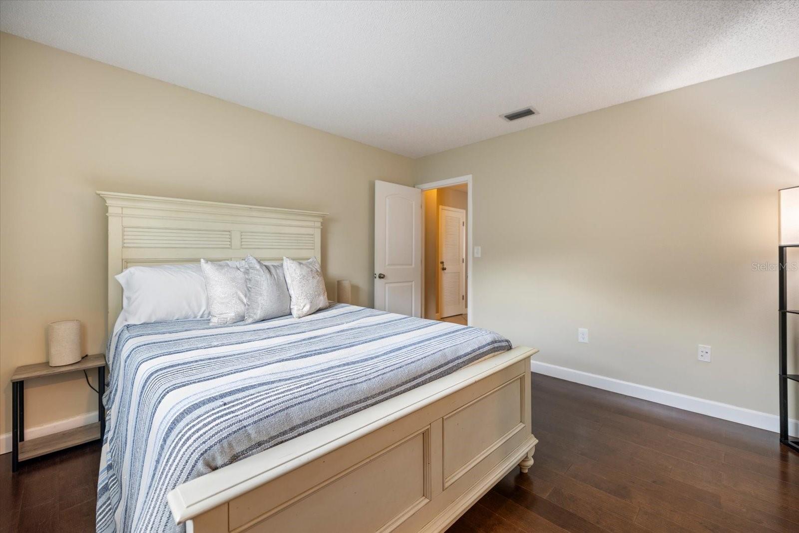 818 PLUM TREE LN, SARASOTA, FL, 34243