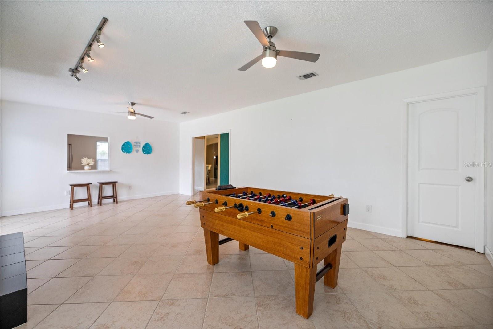 818 PLUM TREE LN, SARASOTA, FL, 34243
