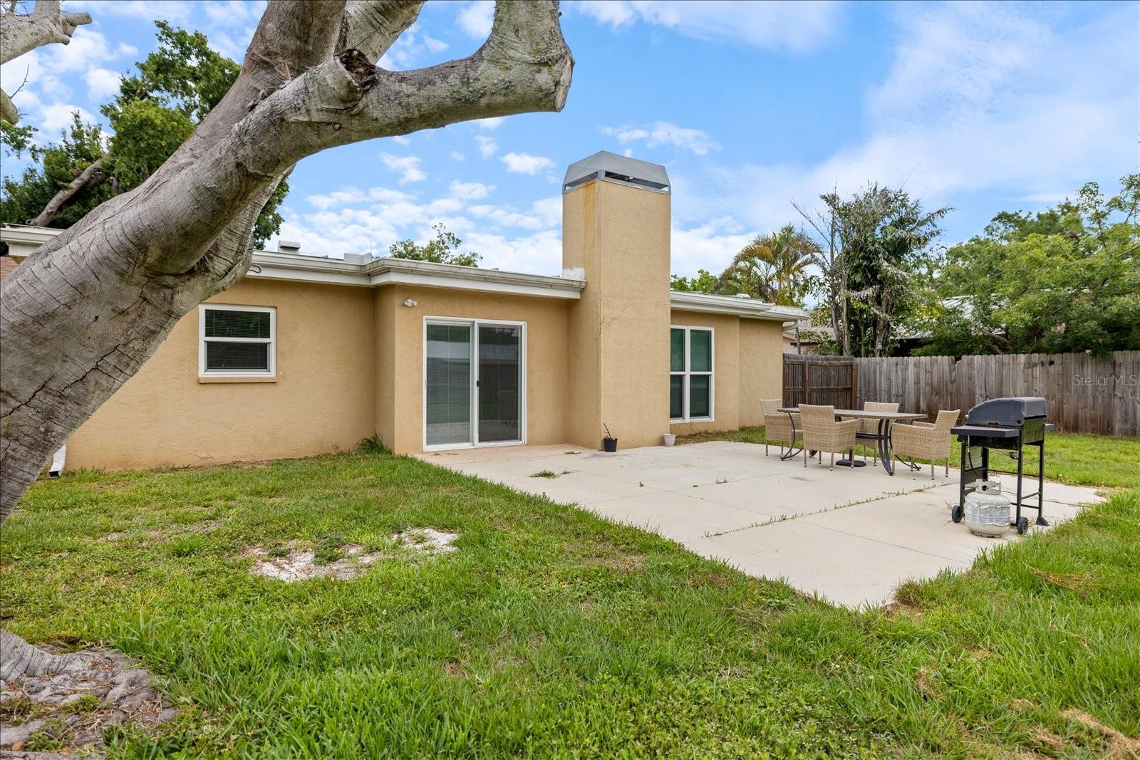 818 PLUM TREE LN, SARASOTA, FL, 34243