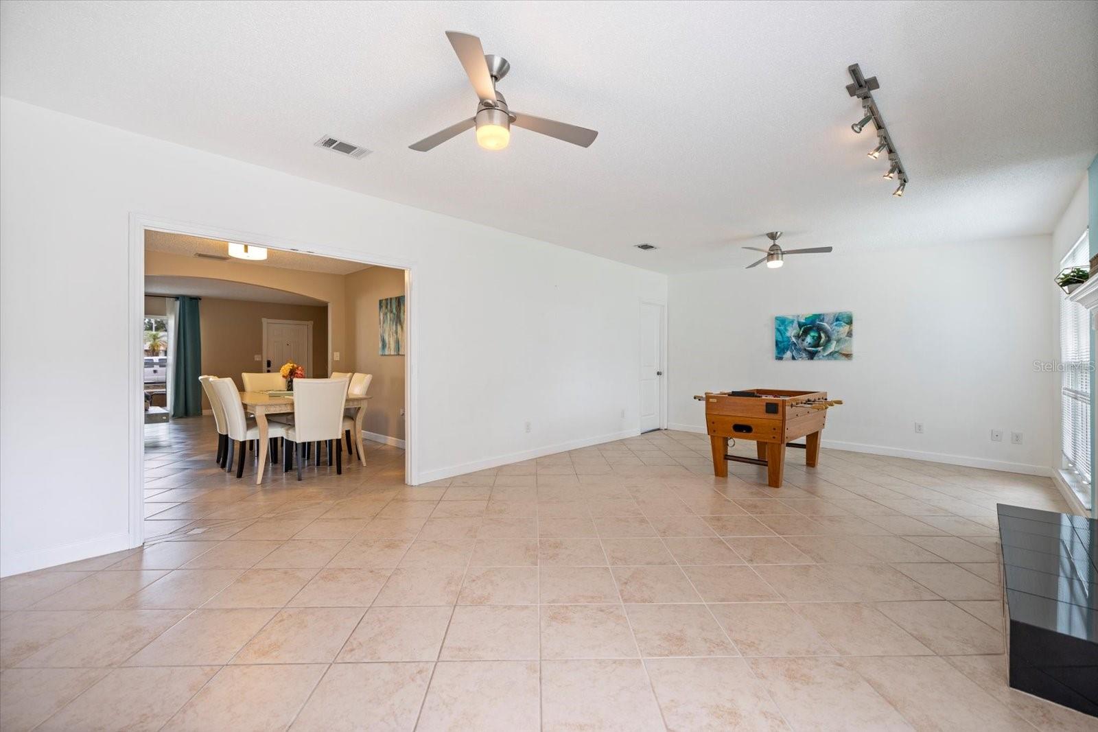 818 PLUM TREE LN, SARASOTA, FL, 34243