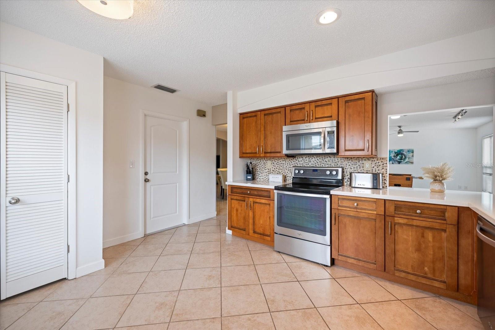 818 PLUM TREE LN, SARASOTA, FL, 34243