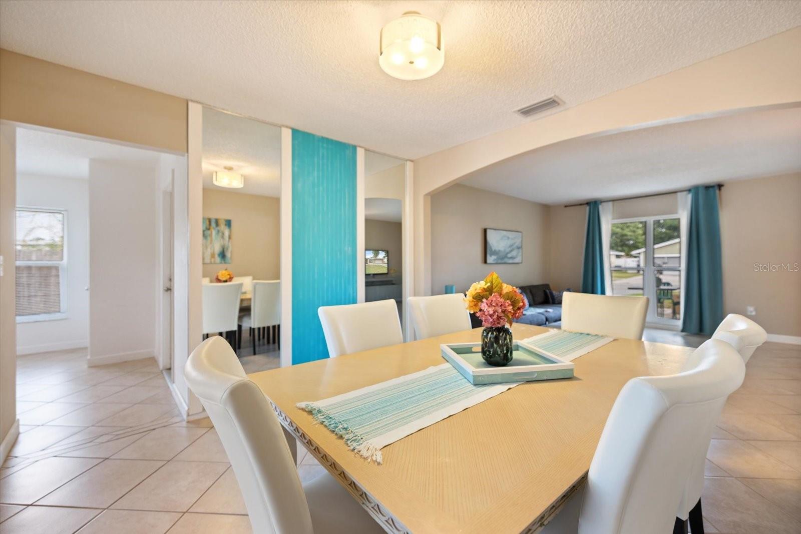818 PLUM TREE LN, SARASOTA, FL, 34243