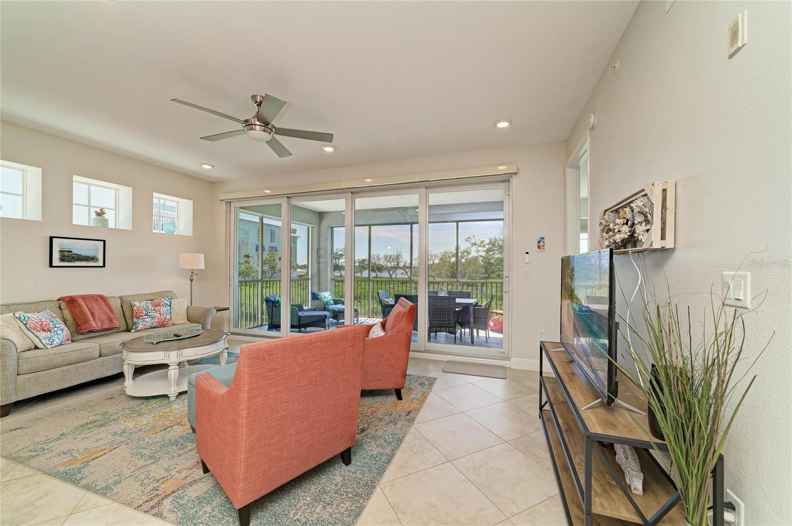 392 ARUBA CIR #102, BRADENTON, FL, 34209