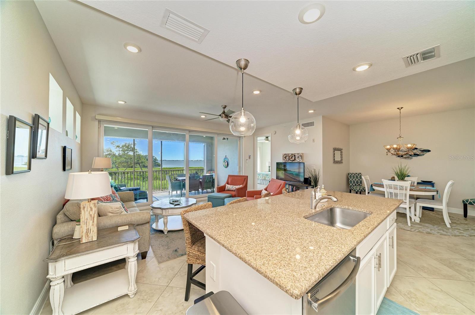 392 ARUBA CIR #102, BRADENTON, FL, 34209