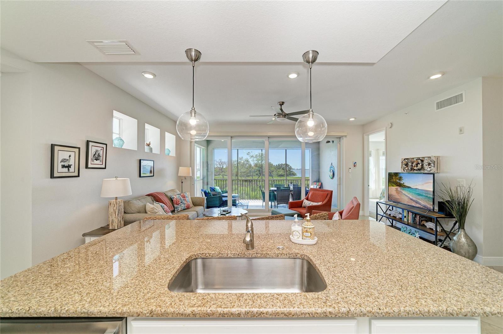 392 ARUBA CIR #102, BRADENTON, FL, 34209
