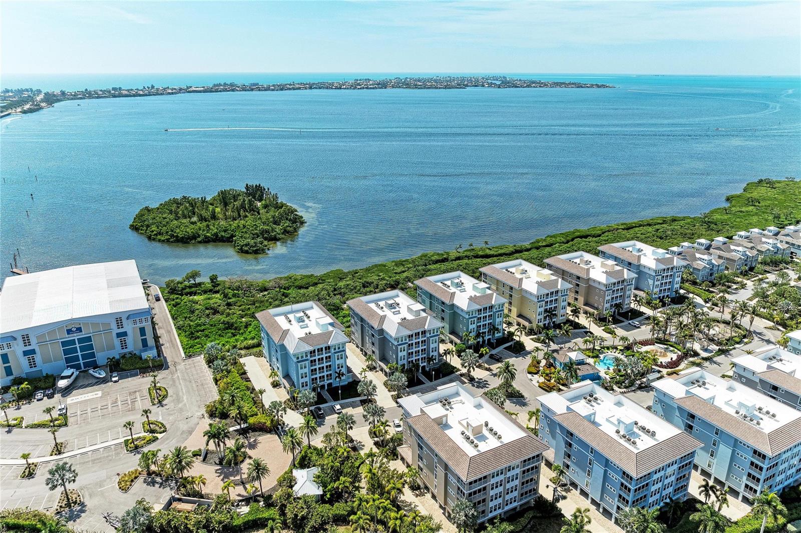 392 ARUBA CIR #102, BRADENTON, FL, 34209