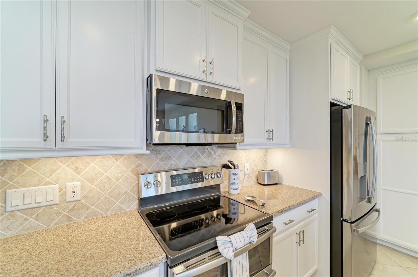 392 ARUBA CIR #102, BRADENTON, FL, 34209