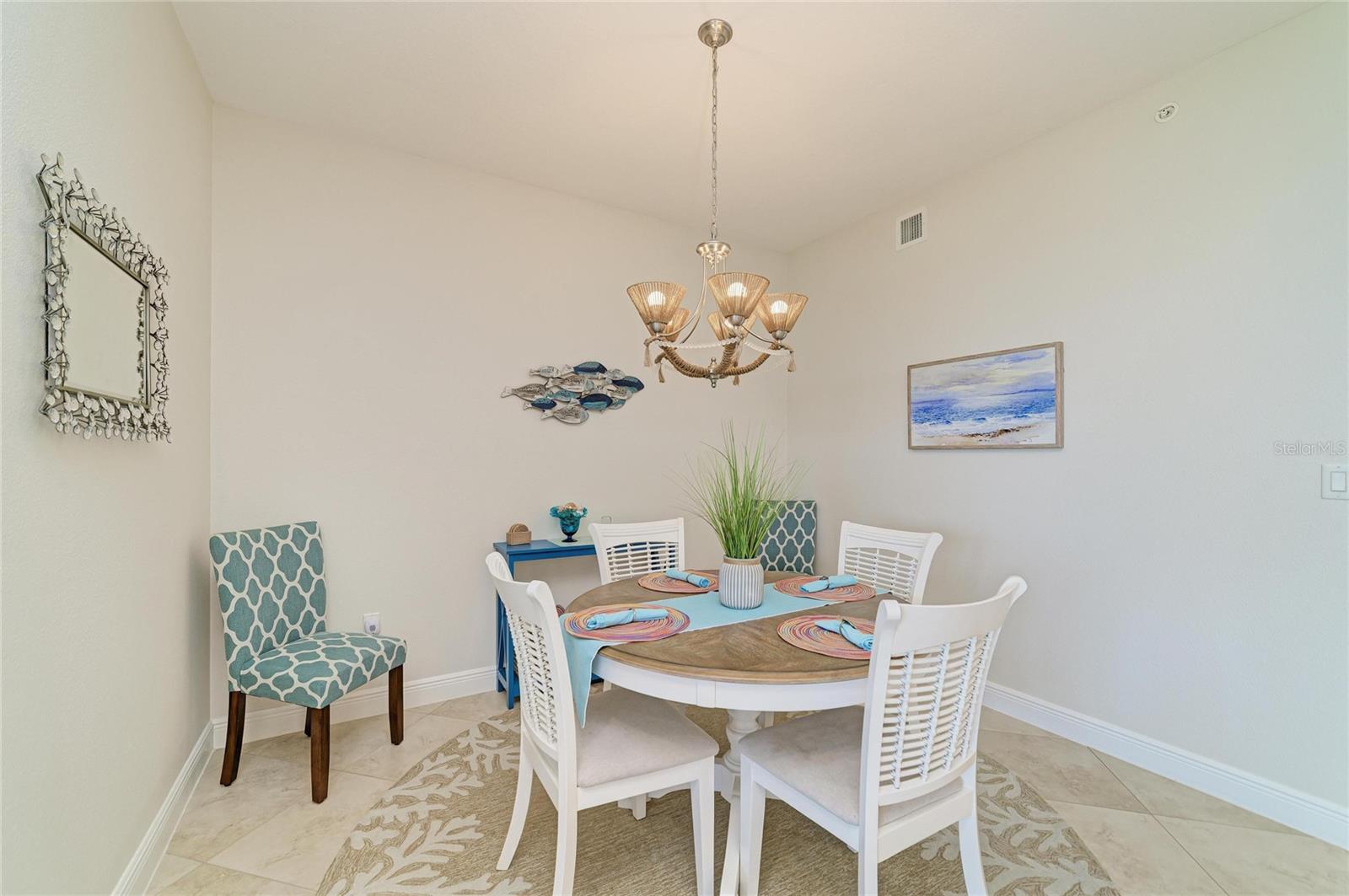 392 ARUBA CIR #102, BRADENTON, FL, 34209