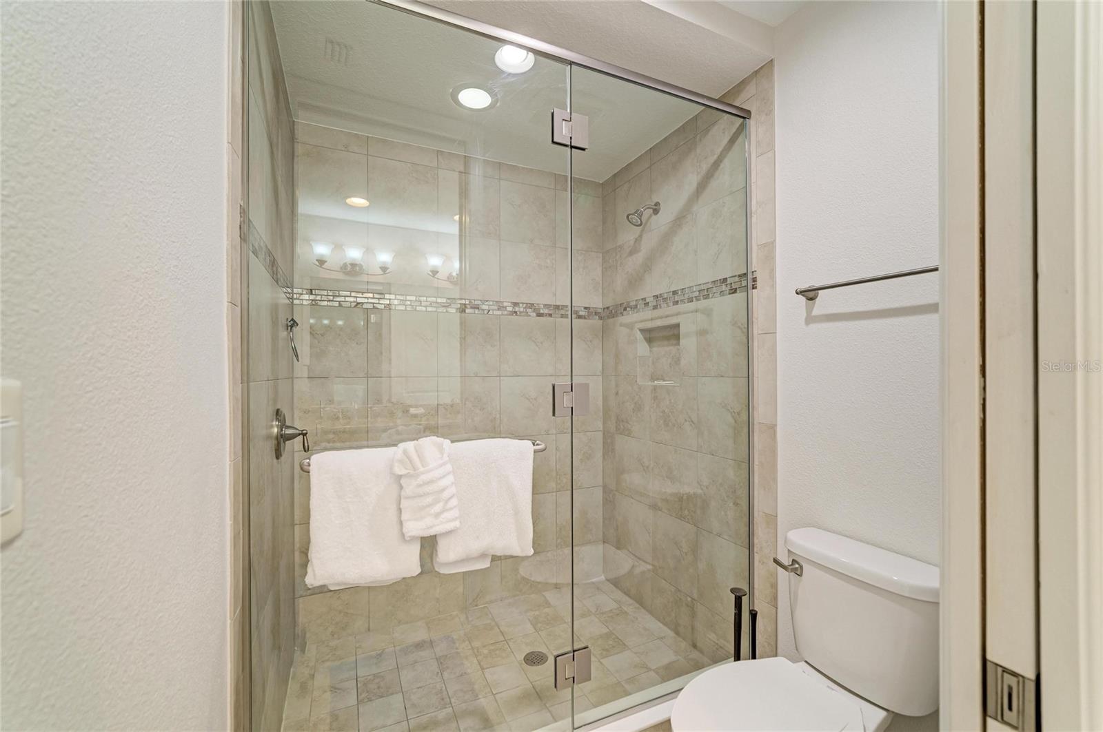 392 ARUBA CIR #102, BRADENTON, FL, 34209